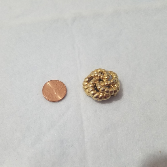 Stannard clip on earrings - Picture 3 of 4